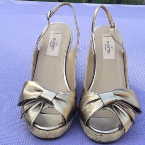 VALENTINO GARAVANI GOLD WEDGES